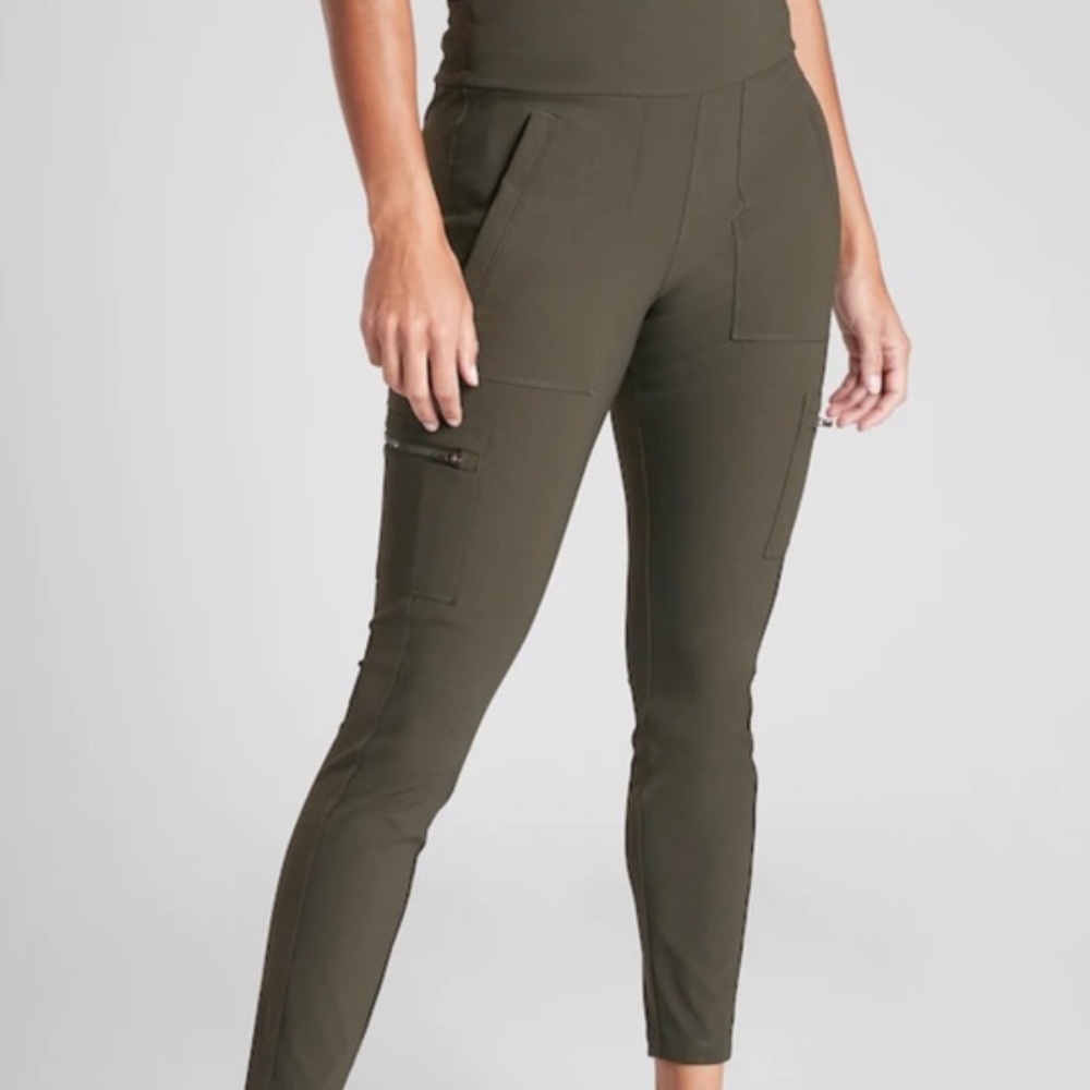 New Athleta Headlands Hybrid Cargo Leggings Peat Moss Olive Green Size 14 NWT
